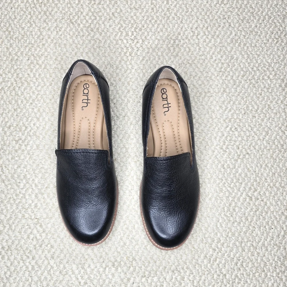 Earth Black Leather Women's Loafers NWOT 8.5